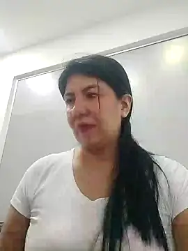 Snapshot of aisha_latina chatting on 01/21/25, 03:21 aisha latina online show from 01/21/25, 03:21