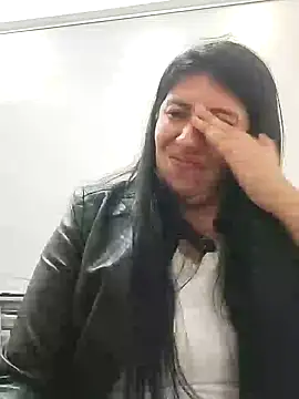 Snapshot of aisha_latina chatting on 01/21/25, 06:23 aisha latina online show from 01/21/25, 06:23