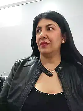 Snapshot of aisha_latina chatting on 01/23/25, 02:50 aisha latina online show from 01/23/25, 02:50