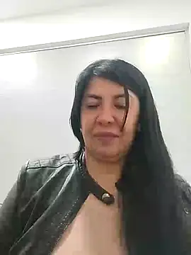 Snapshot of aisha_latina chatting on 01/27/25, 03:50 aisha latina online show from 01/27/25, 03:50