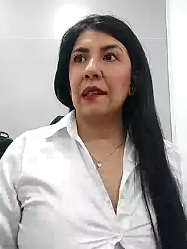 Snapshot of aisha_latina chatting on 01/29/25, 03:26 aisha latina online show from 01/29/25, 03:26