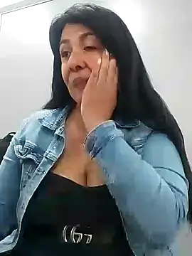 Snapshot of aisha_latina chatting on 02/05/25, 02:16 aisha latina online show from 02/05/25, 02:16