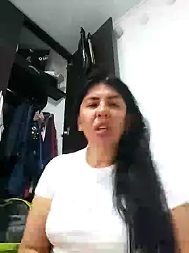 Snapshot of aisha_latina chatting on 02/06/25, 02:37 aisha latina online show from 02/06/25, 02:37