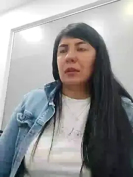 Snapshot of aisha_latina chatting on 02/06/25, 07:18 aisha latina online show from 02/06/25, 07:18