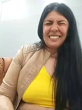 Snapshot of aisha_latina chatting on 02/11/25, 08:42 aisha latina online show from 02/11/25, 08:42