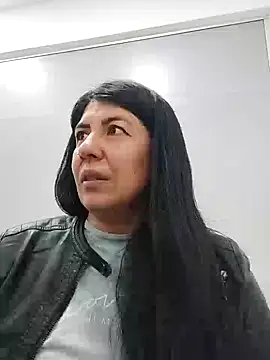 Snapshot of aisha_latina chatting on 02/18/25, 02:49 aisha latina online show from 02/18/25, 02:49