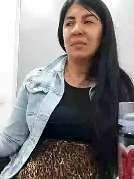 Snapshot of aisha_latina chatting on 02/20/25, 07:41 aisha latina online show from 02/20/25, 07:41