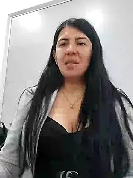 Snapshot of aisha_latina chatting on 02/21/25, 04:37 aisha latina online show from 02/21/25, 04:37
