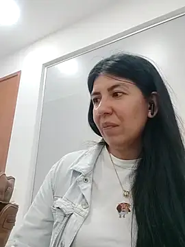 Snapshot of aisha_latina chatting on 02/28/25, 04:10 aisha latina online show from 02/28/25, 04:10
