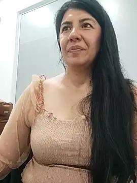 Snapshot of aisha_latina chatting on 03/04/25, 03:59 aisha latina online show from 03/04/25, 03:59