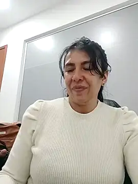 Snapshot of aisha_latina chatting on 03/20/25, 06:31 aisha latina online show from 03/20/25, 06:31