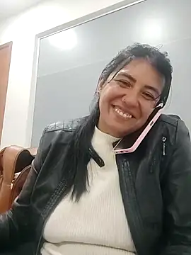 Snapshot of aisha_latina chatting on 03/20/25, 09:35 aisha latina online show from 03/20/25, 09:35
