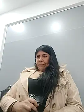 Snapshot of aisha_latina chatting on 03/21/25, 02:40 aisha latina online show from 03/21/25, 02:40