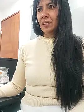 Snapshot of aisha_latina chatting on 09/15/25, 02:17 aisha latina online show from 09/15/25, 02:17