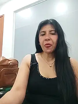 Snapshot of aisha_latina chatting on 09/19/25, 03:02 aisha latina online show from 09/19/25, 03:02