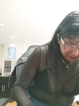 Snapshot of aisha_latina chatting on 10/21/25, 03:13 aisha latina online show from 10/21/25, 03:13