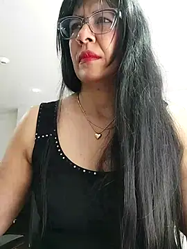 aisha latina online show from 10/22/25, 02:39