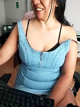 aisha latina online show from 03/03/26, 02:34