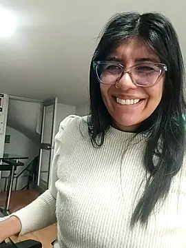 aisha latina online show from 04/16/26, 02:18