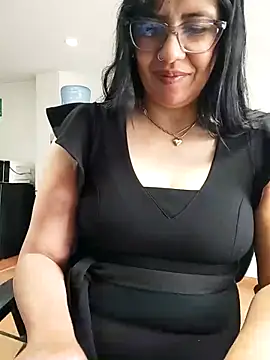 aisha latina online show from 05/06/26, 02:44