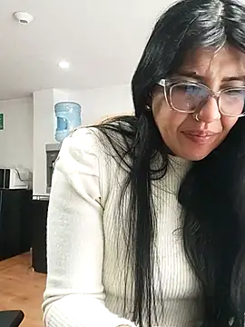 aisha latina online show from 05/27/26, 03:31