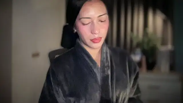 Jasmine Elcock online show from 04/15/26, 08:10