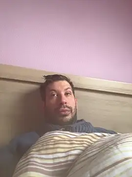 Snapshot of Taxidriver1988 chatting on 12/18/25, 09:26 Taxidriver1988 online show from 12/18/25, 09:26