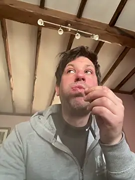 Snapshot of Taxidriver1988 chatting on 03/17/26, 03:26 Taxidriver1988 online show from 03/17/26, 03:26