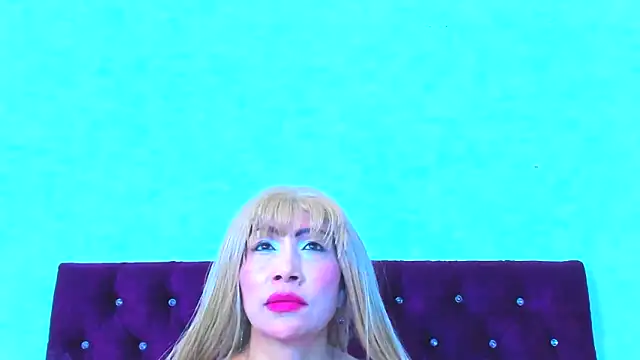 Snapshot of almabeckelt chatting on 04/23/26, 10:12 almabeckelt online show from 04/23/26, 10:12