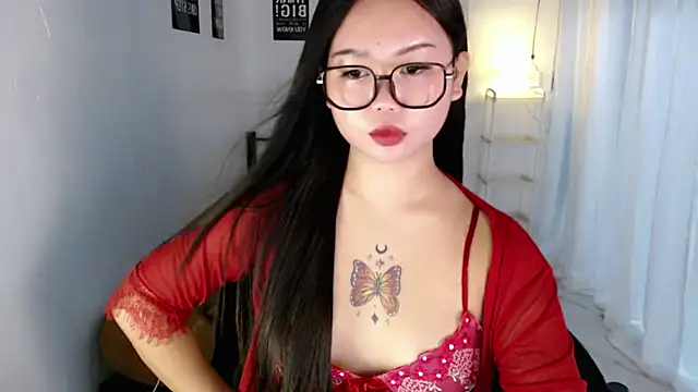 Snapshot of Vivorey_Leighn chatting on 07/13/26, 04:54 Vivorey Leighn online show from 07/13/26, 04:54