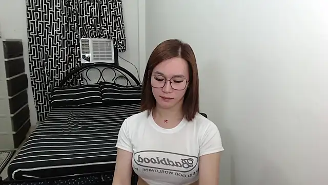 Snapshot of AmazingLuchie chatting on 03/05/25, 05:40 AmazingLuchie online show from 03/05/25, 05:40