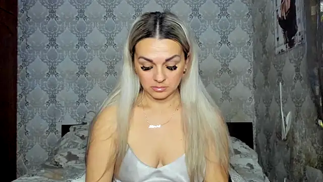 NicoletMoore online show from 12/17/24, 08:10