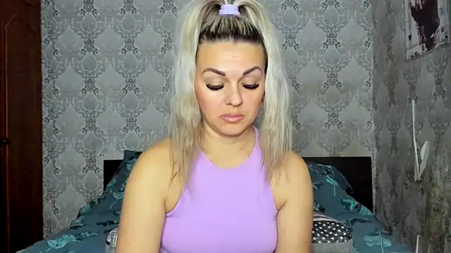 NicoletMoore online show from 01/17/25, 08:33