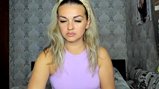 NicoletMoore online show from 09/22/25, 07:16