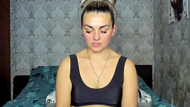 NicoletMoore online show from 12/17/25, 08:37