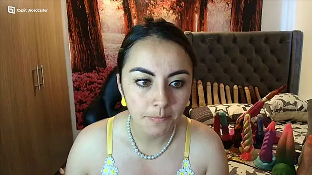 Snapshot of sofia23dirty chatting on 10/10/25, 03:44 sofia23dirty online show from 10/10/25, 03:44