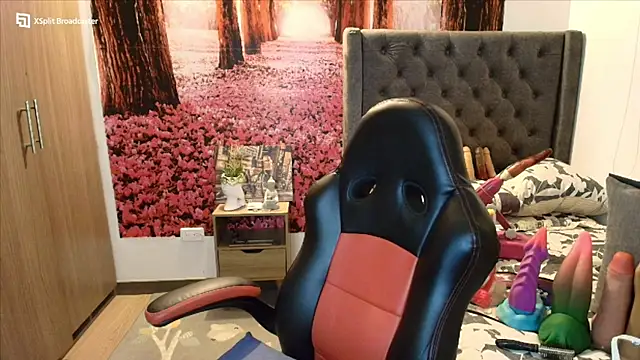 Snapshot of sofia23dirty chatting on 10/12/25, 10:25 sofia23dirty online show from 10/12/25, 10:25