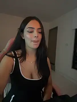 Snapshot of anniehart chatting on 11/29/25, 01:19 anniehart online show from 11/29/25, 01:19