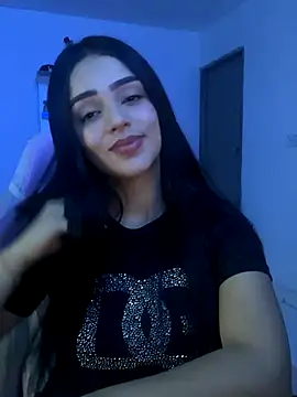 Snapshot of anniehart chatting on 12/16/25, 01:43 anniehart online show from 12/16/25, 01:43