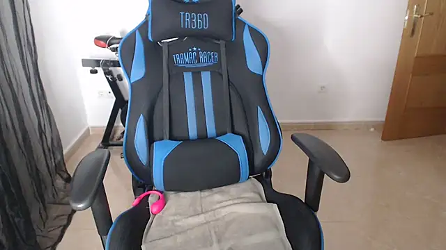 LARACRUZ30 online show from 02/14/26, 06:54