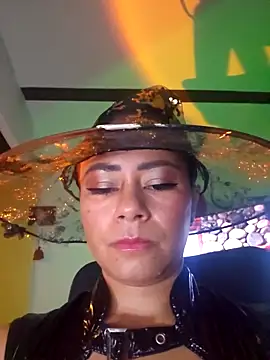 Snapshot of MistressSlut1 chatting on 04/11/26, 11:03 MistressSlut1 online show from 04/11/26, 11:03