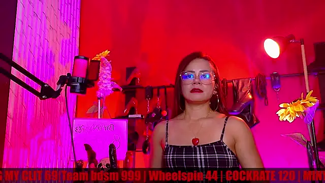 Snapshot of MistressSlut1 chatting on 04/16/26, 02:51 MistressSlut1 online show from 04/16/26, 02:51