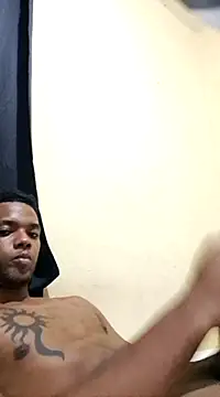 Snapshot of darwin1700 chatting on 02/05/25, 05:20 darwin1700 online show from 02/05/25, 05:20