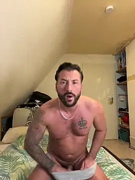 Snapshot of 2guysforu chatting on 02/15/25, 09:59 2guysforu online show from 02/15/25, 09:59