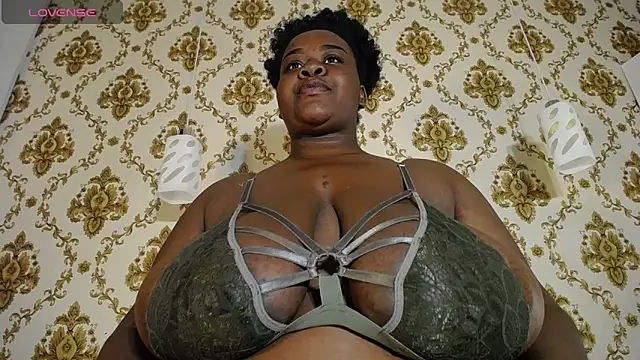 Snapshot of KARATIBBY_COX chatting on 04/14/26, 12:55 KARATIBBY COX online show from 04/14/26, 12:55