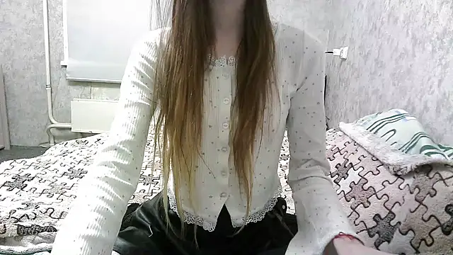 Snapshot of KittyBounty chatting on 12/19/25, 03:19 KittyBounty online show from 12/19/25, 03:19