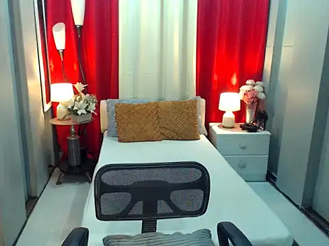 Snapshot of BedtimeMistress chatting on 10/06/25, 08:12 BedtimeMistress online show from 10/06/25, 08:12