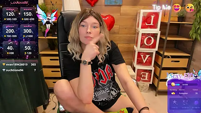 Snapshot of _fiona_Love chatting on 02/18/25, 12:37  fiona Love online show from 02/18/25, 12:37