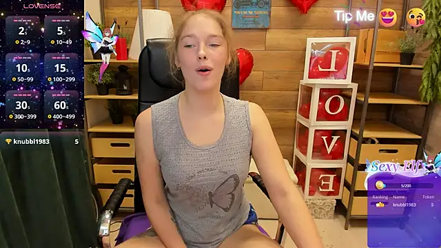 Snapshot of _fiona_Love chatting on 03/05/25, 09:04  fiona Love online show from 03/05/25, 09:04