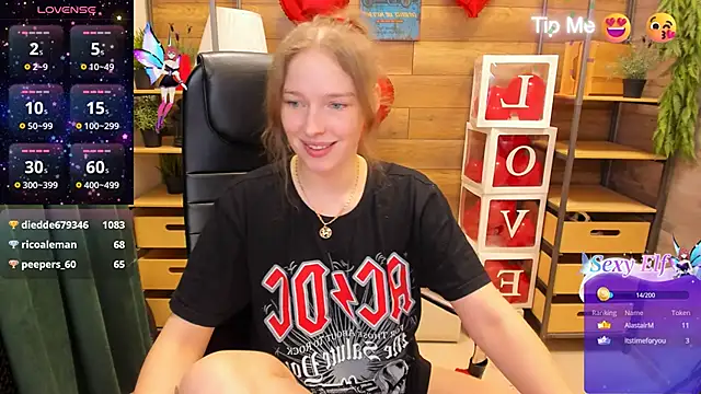 Snapshot of _fiona_Love chatting on 03/10/25, 12:51  fiona Love online show from 03/10/25, 12:51